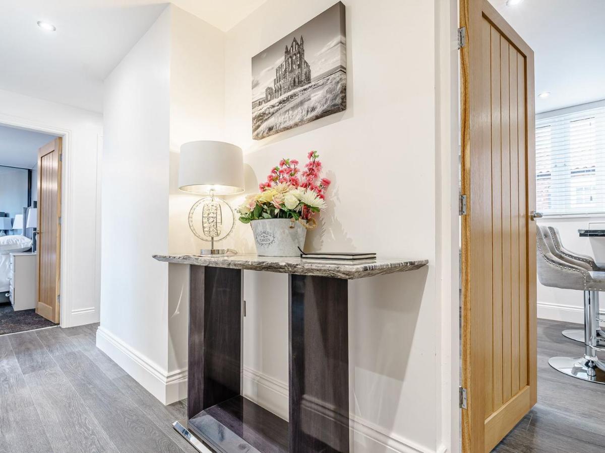 Tower Apartment 惠特比 外观 照片