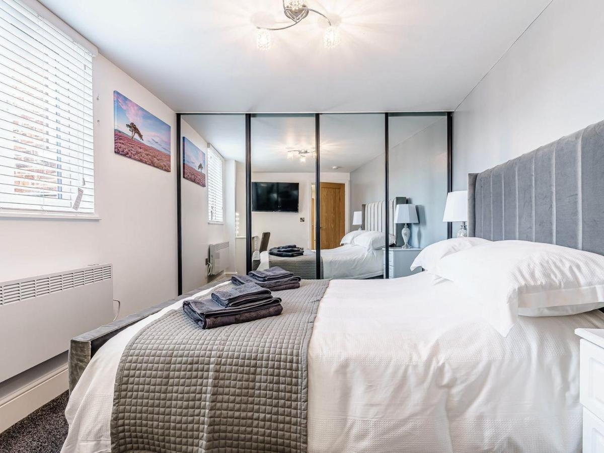 Tower Apartment 惠特比 外观 照片